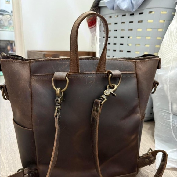 Leather backpack - Picture 3 of 4